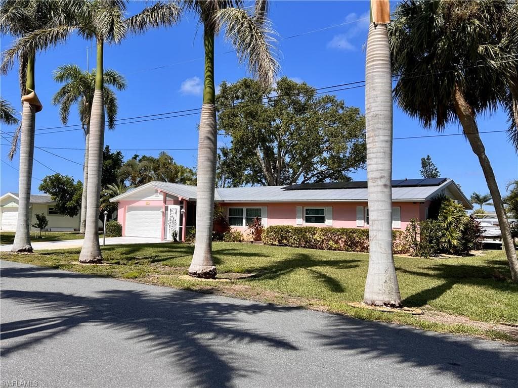 2221 Cape WAY NORTH FORT MYERS, FL 33917