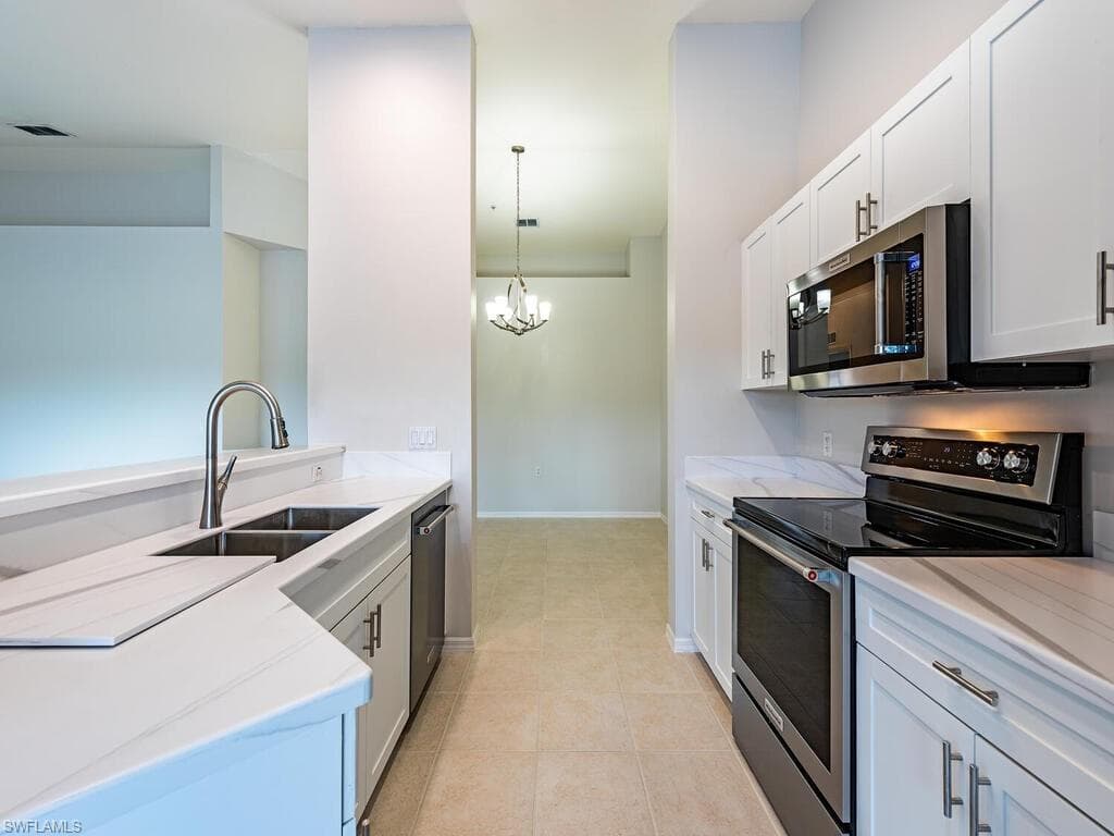 2805 Cypress Trace CIR 1-203 NAPLES, FL 34119
