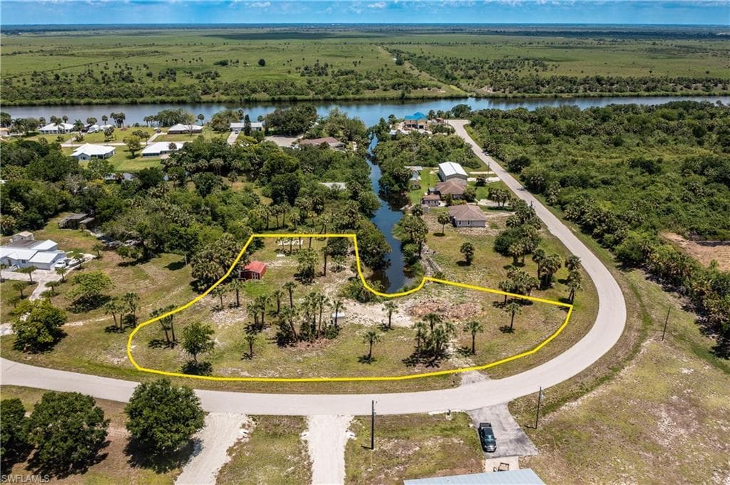 1217 Indian Mound RD MOORE HAVEN, FL 33471