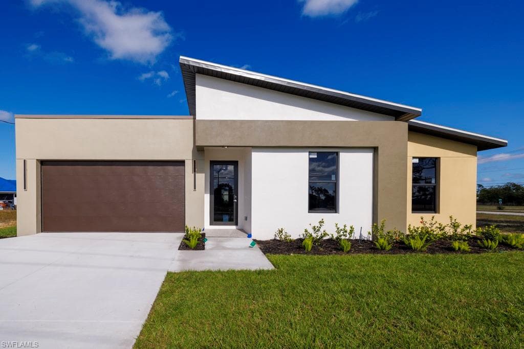 1613 N Gator CIR CAPE CORAL, FL 33909