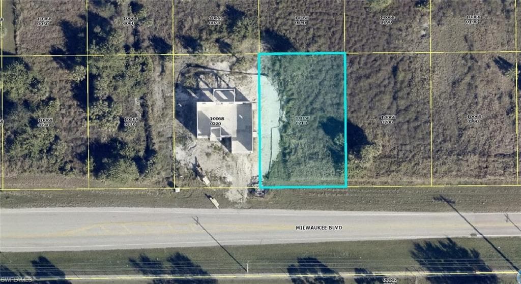 823 Milwaukee BLVD LEHIGH ACRES, FL 33974