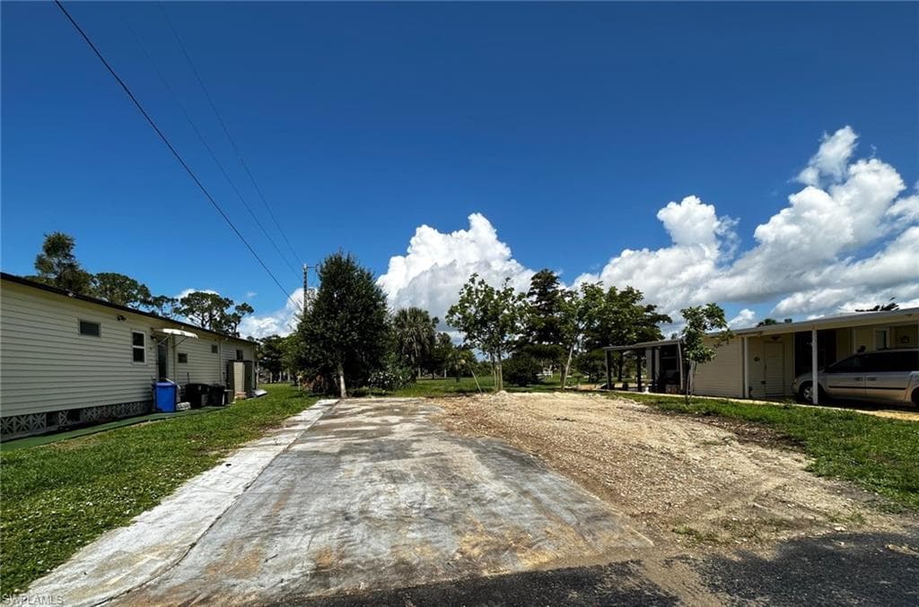 936 Lazy LN NORTH FORT MYERS, FL 33917