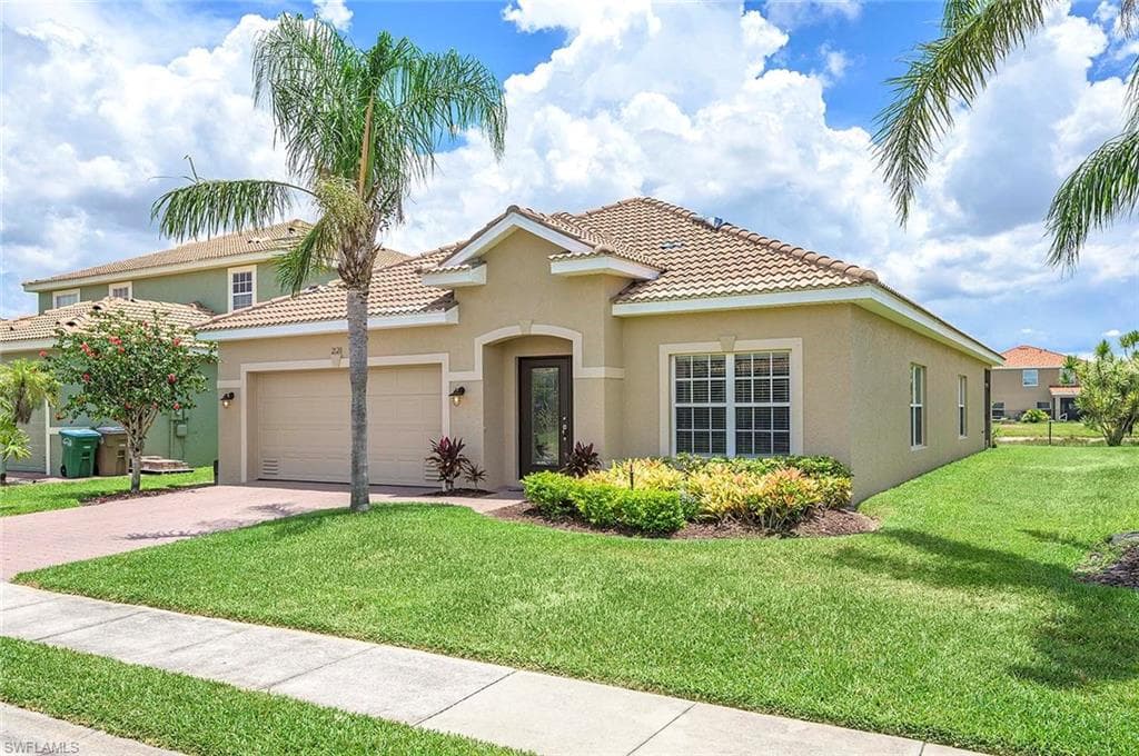 2120 Cape Heather CIR CAPE CORAL, FL 33991
