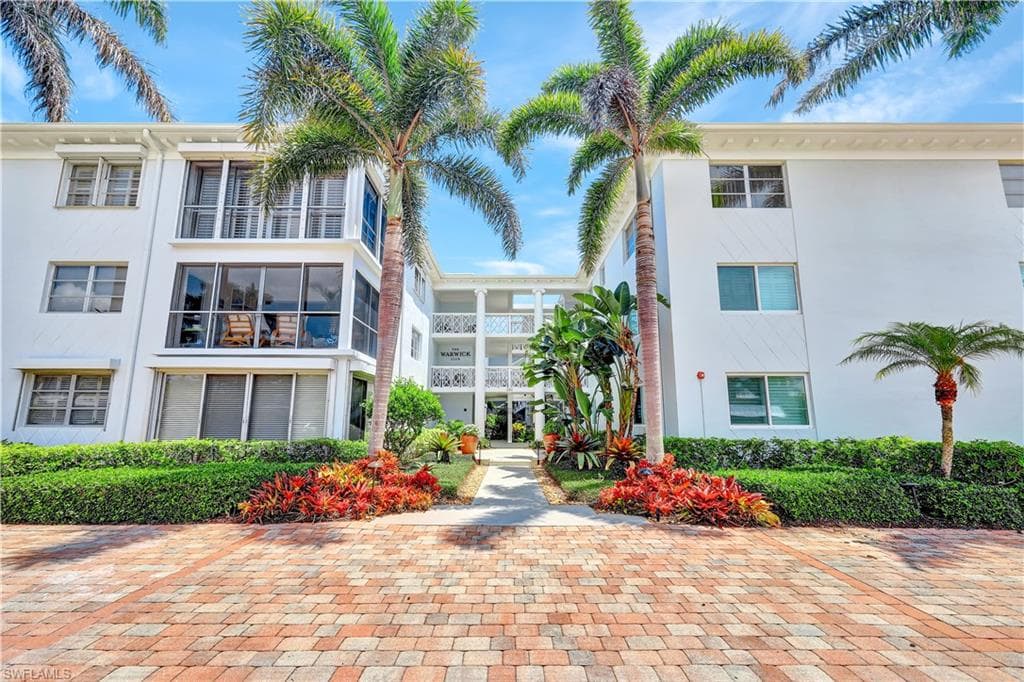280 2nd AVE S 101 NAPLES, FL 34102
