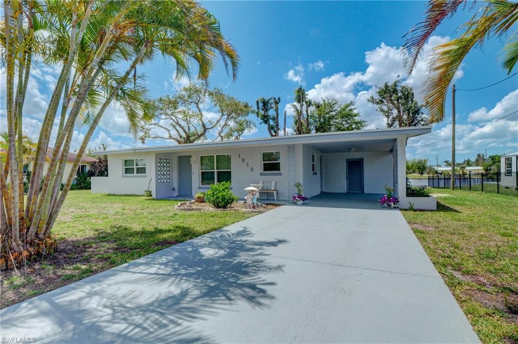 1313 Thompson ST NORTH FORT MYERS, FL 33903