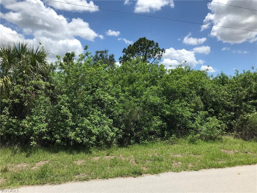 908-910 Ainsworth ST W LEHIGH ACRES, FL 33974