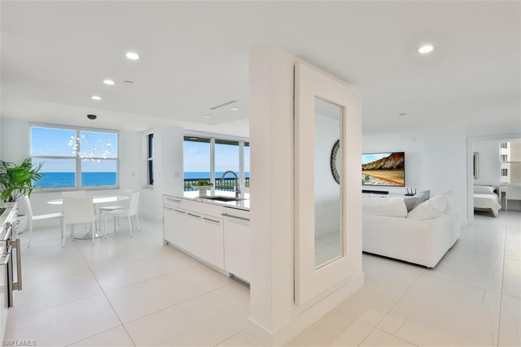 6585 Nicholas BLVD 1505 NAPLES, FL 34108