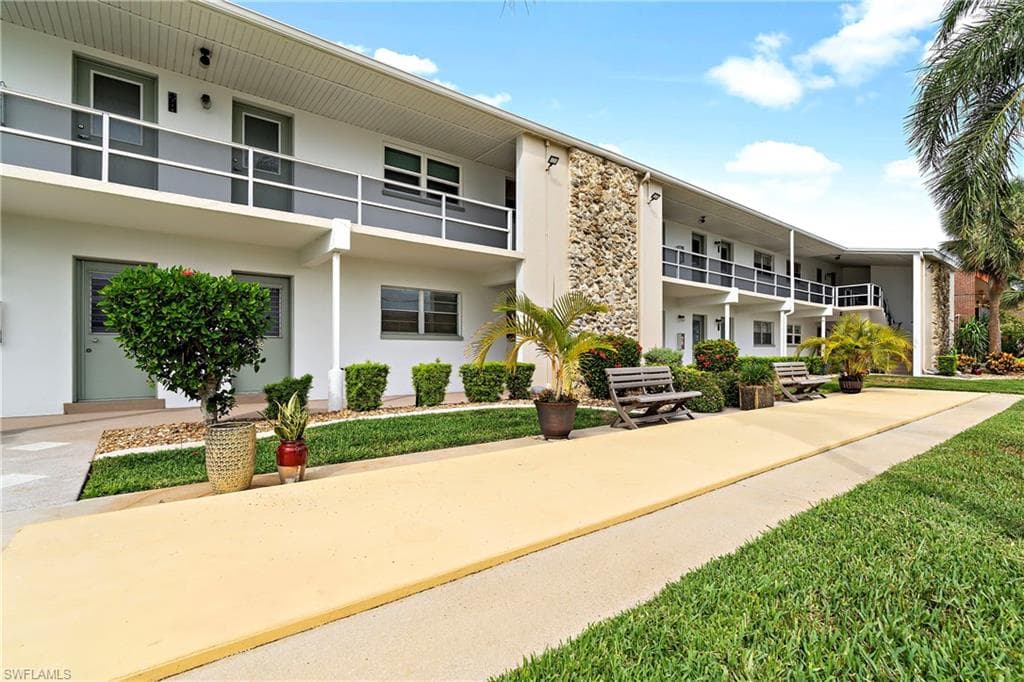708 Victoria DR 208 CAPE CORAL, FL 33904