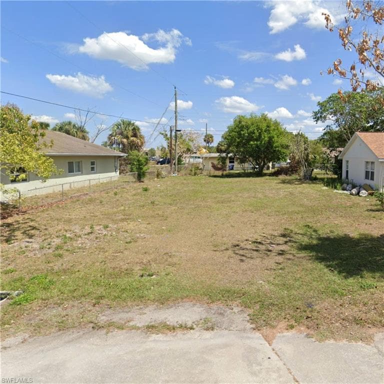 2109 Davis CT FORT MYERS, FL 33916