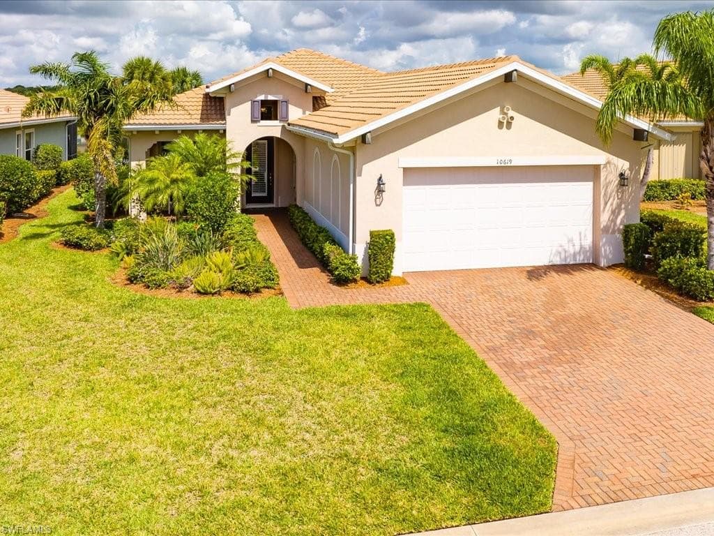 10619 Carena CIR FORT MYERS, FL 33913