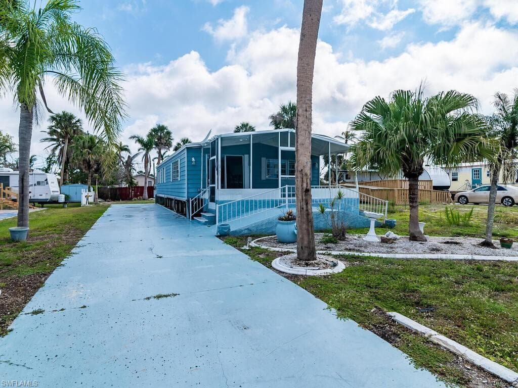 16905 Windcrest DR FORT MYERS, FL 33908