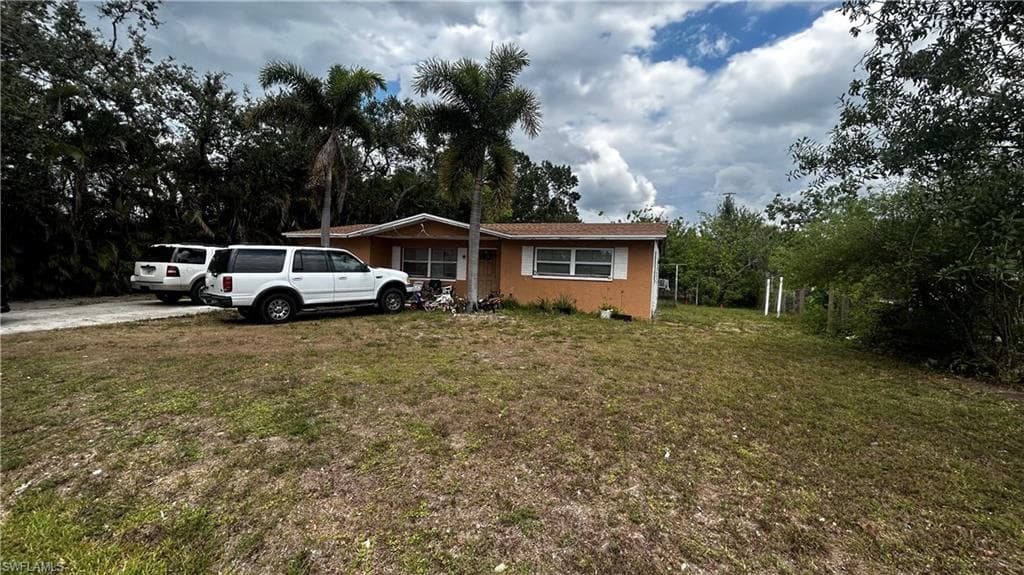 633 Carolina AVE FORT MYERS, FL 33905