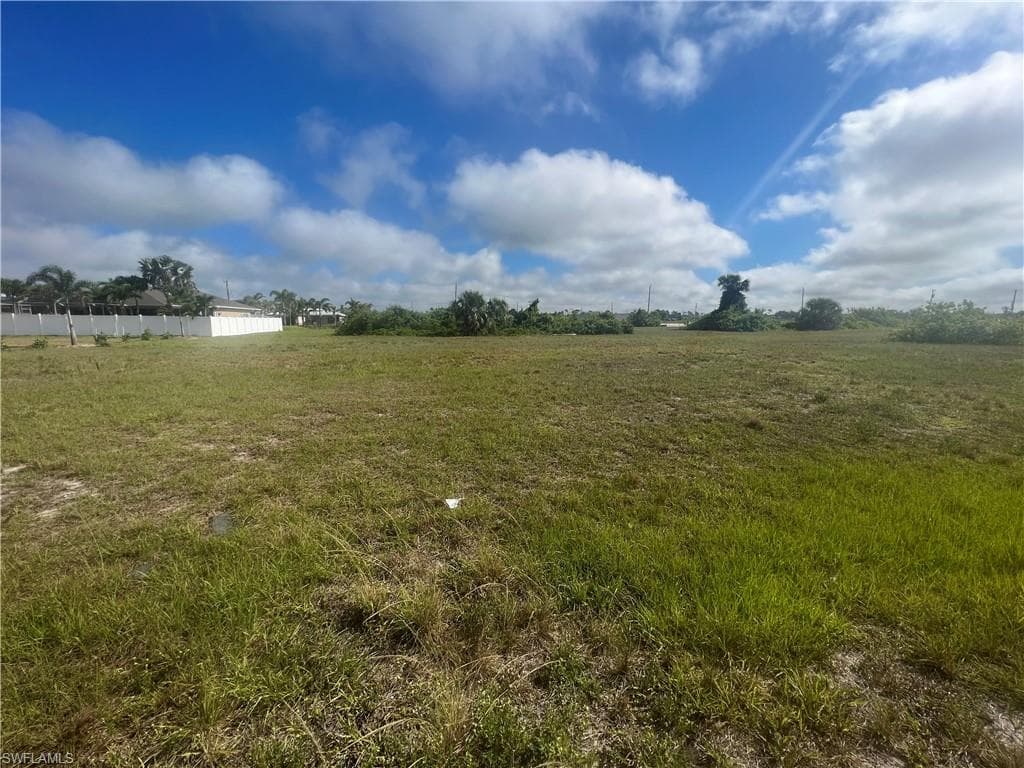 3911 NW 40th LN CAPE CORAL, FL 33993