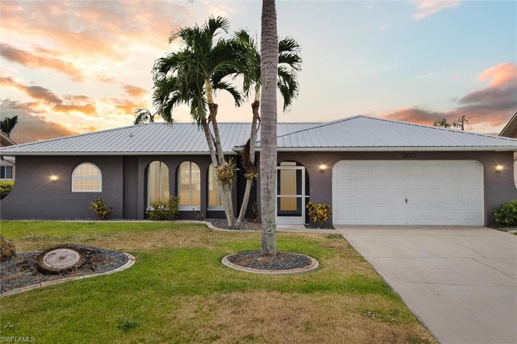 3822 1st PL CAPE CORAL, FL 33904