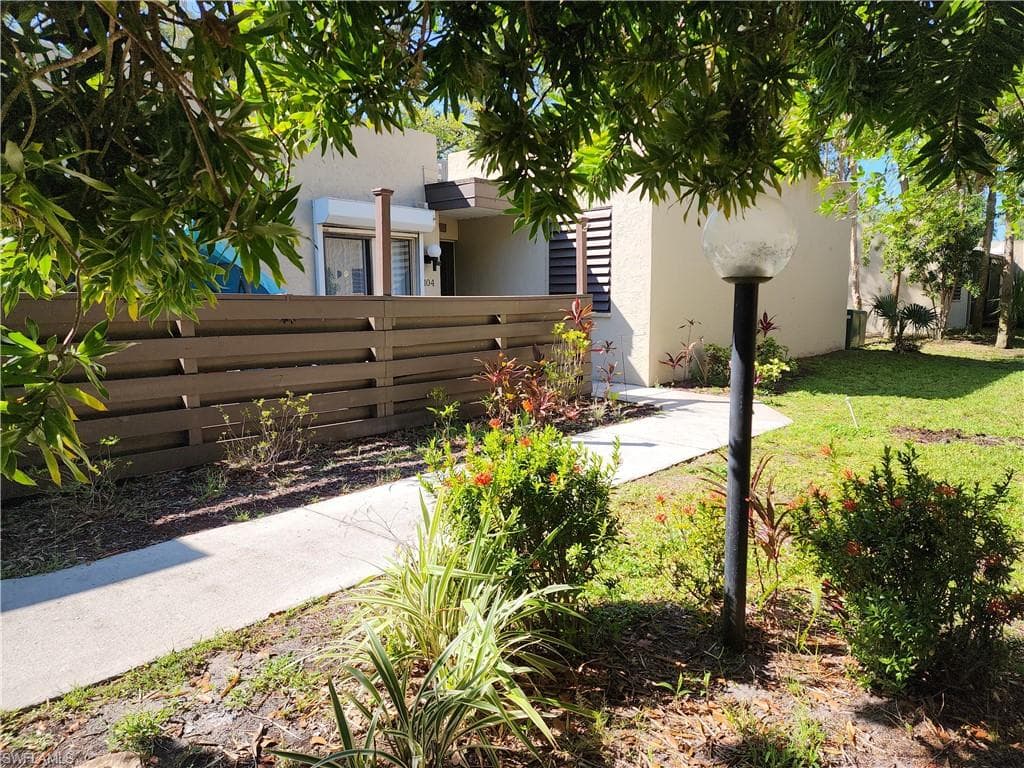 104 Pinebrook DR FORT MYERS, FL 33907