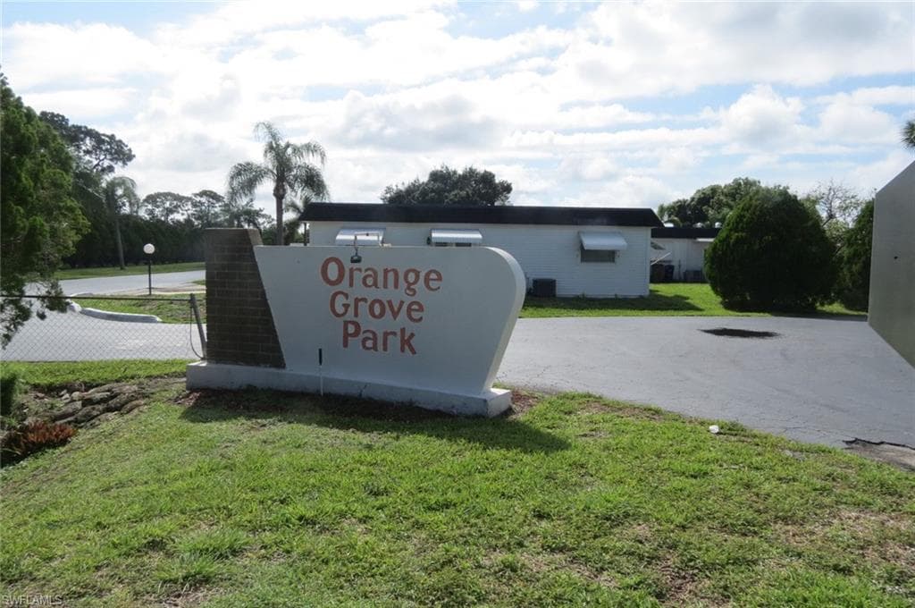 45 Tangelo CT LEHIGH ACRES, FL 33936