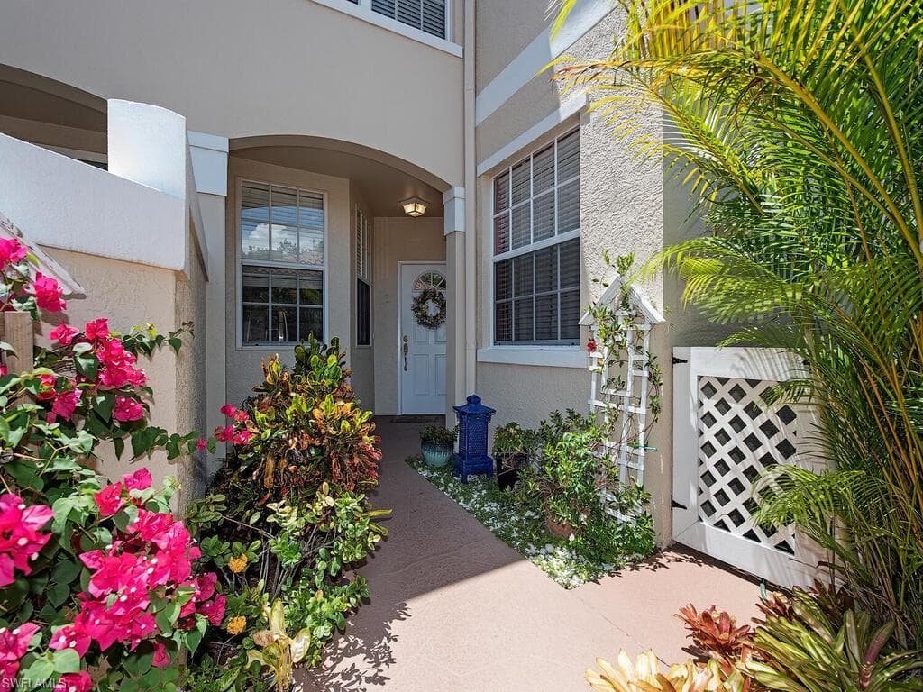 8335 Excalibur CIR N3 NAPLES, FL 34108