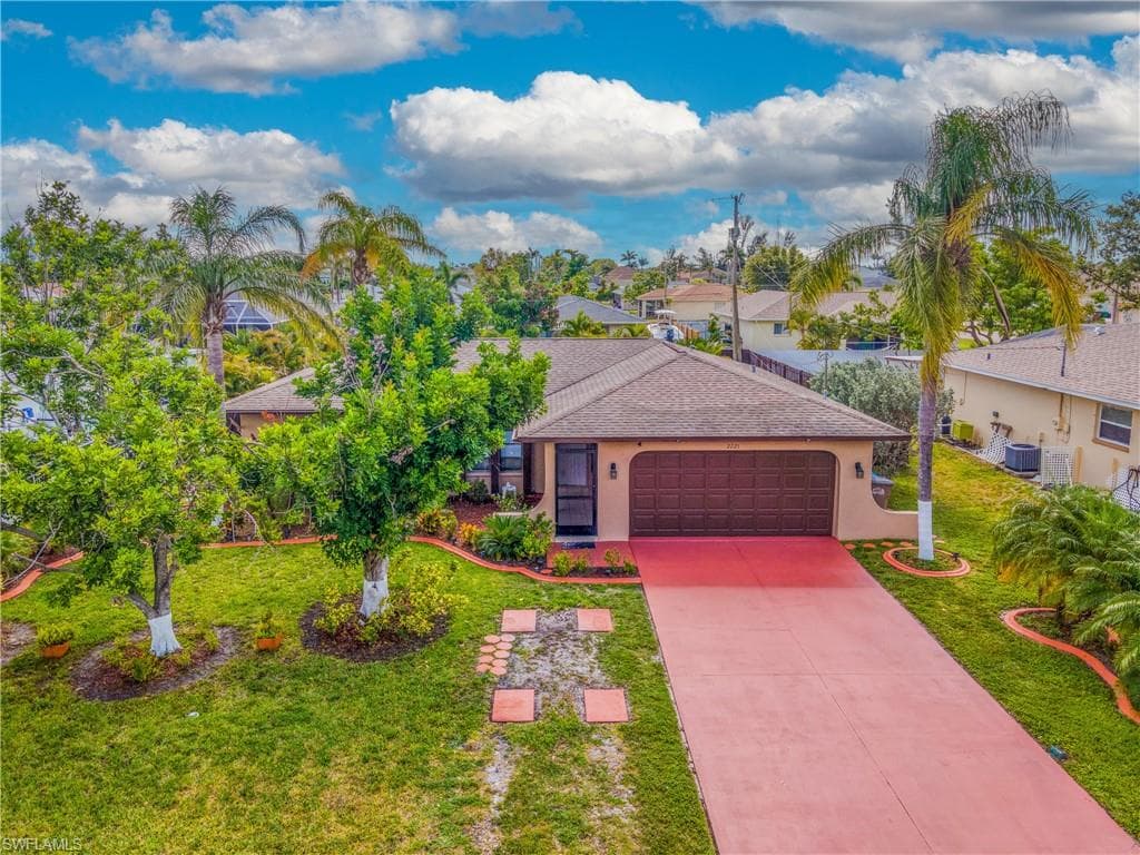 2221 SE Santa Barbara PL CAPE CORAL, FL 33990