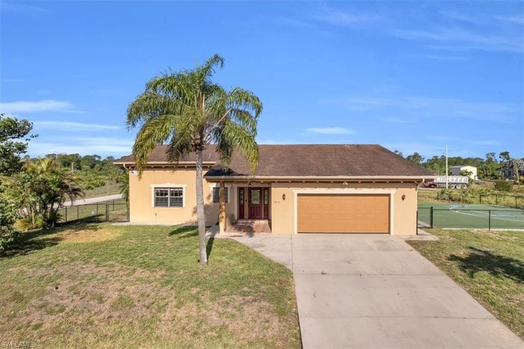 1815 Vignes ST LEHIGH ACRES, FL 33972