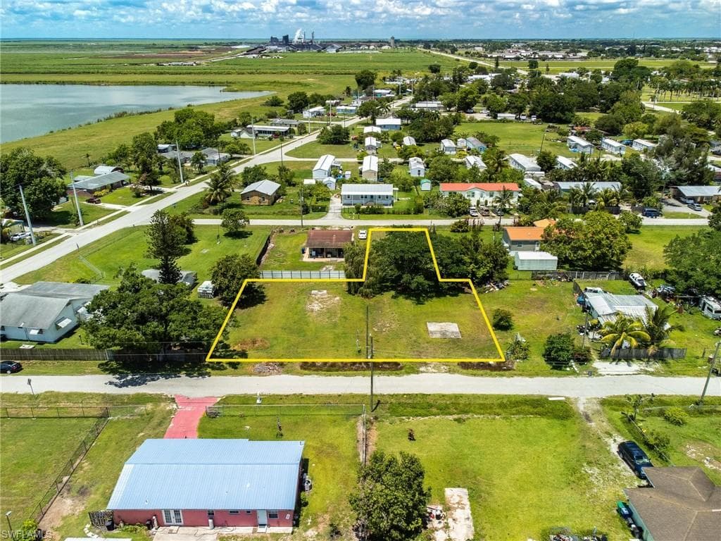 1104, 1109, 1111 Gratton & Geiger RD CLEWISTON, FL 33440