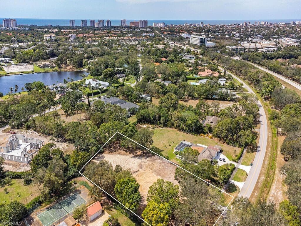 208 Hickory RD NAPLES, FL 34108
