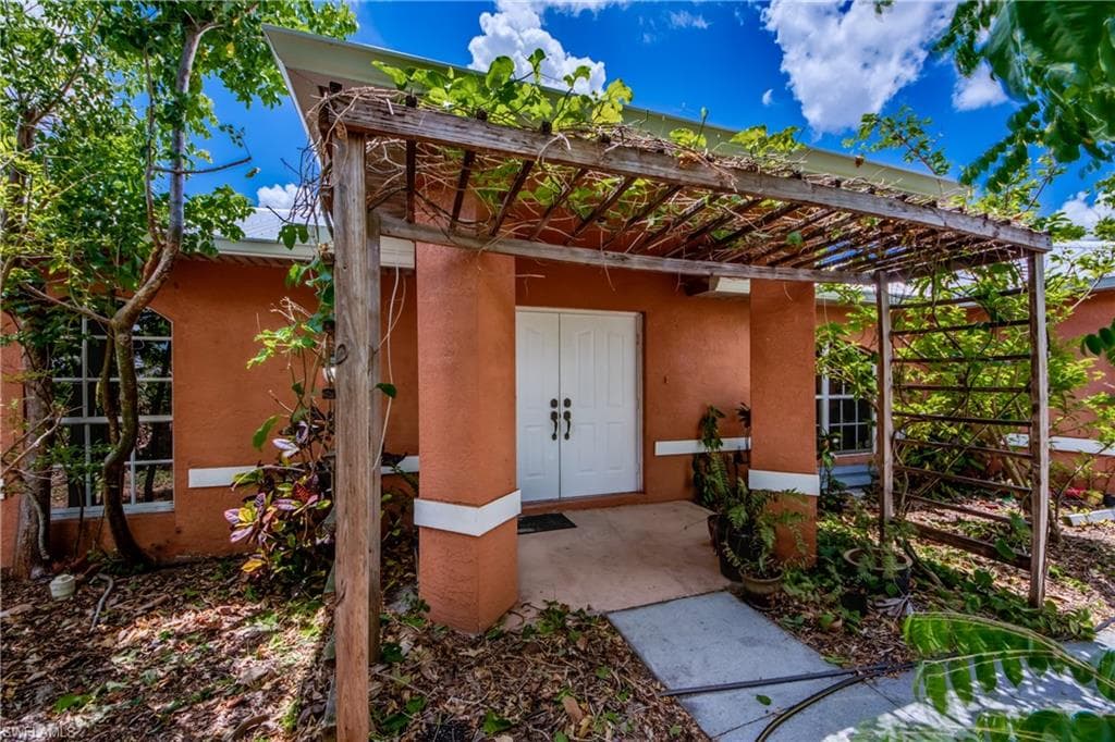 2833 NW 4th AVE CAPE CORAL, FL 33993
