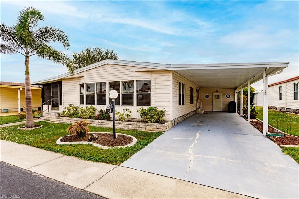 51 Sunset CIR NORTH FORT MYERS, FL 33903