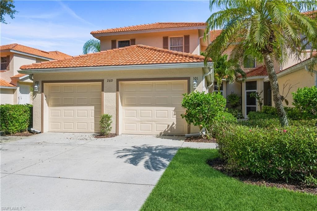 260 Robin Hood CIR 101 NAPLES, FL 34104