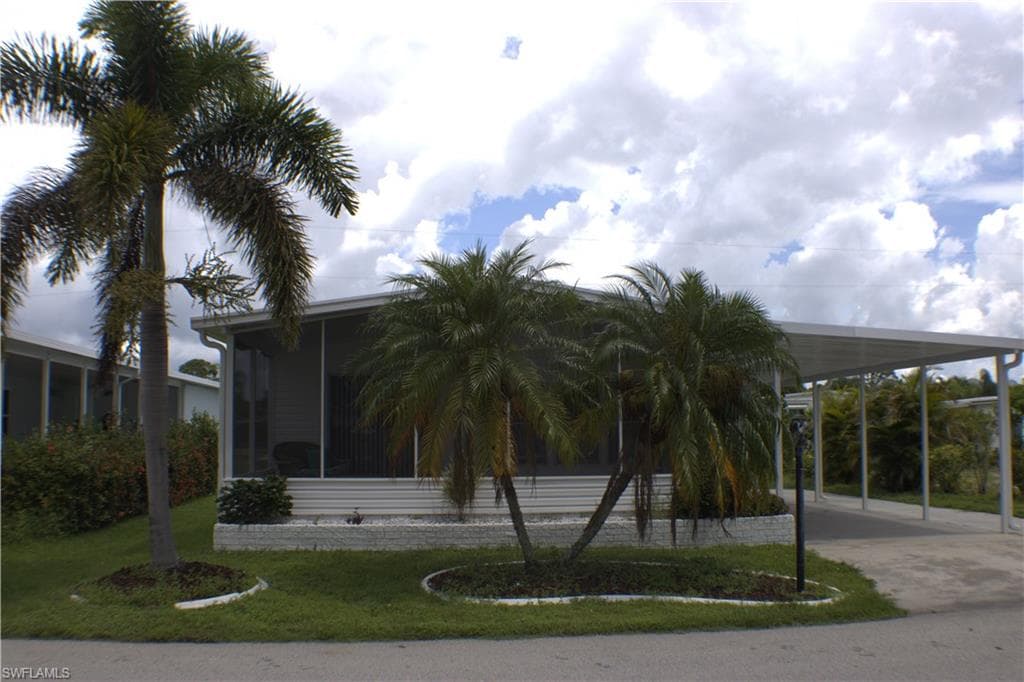 5525 Miles Standish LN NORTH FORT MYERS, FL 33917
