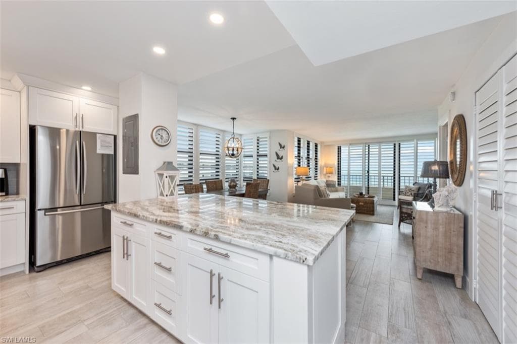 440 Seaview CT 1906 MARCO ISLAND, FL 34145