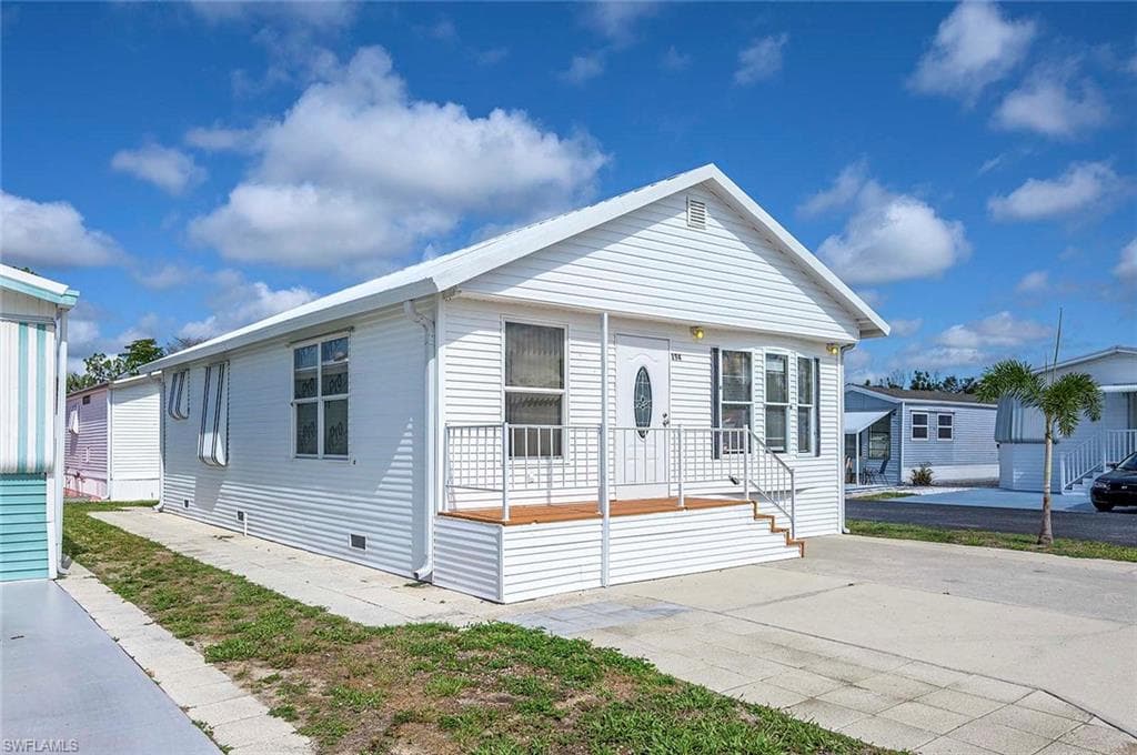 194 Ramble DR NORTH FORT MYERS, FL 33903