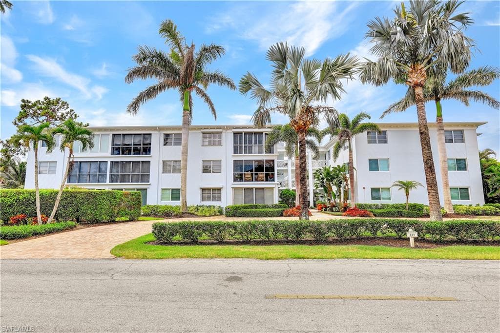 280 2nd AVE S 106 NAPLES, FL 34102