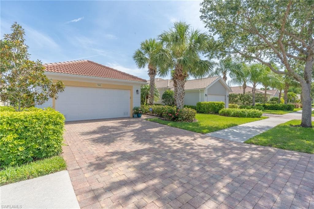 7943 Valentina CT NAPLES, FL 34114