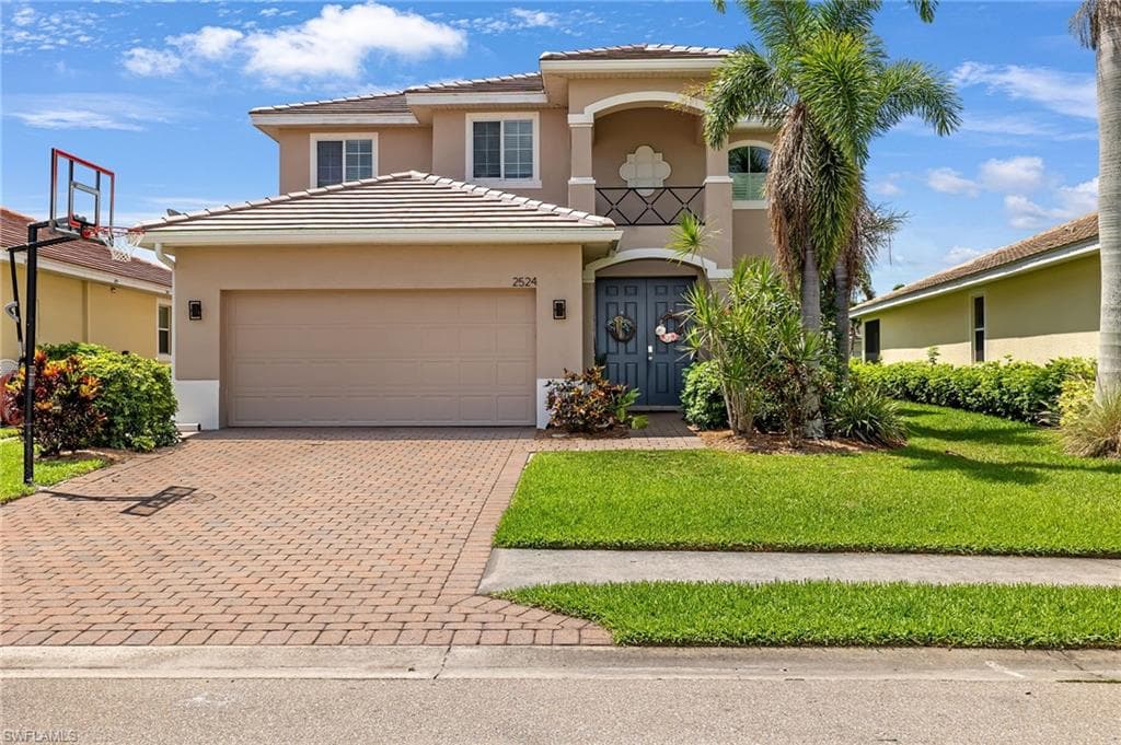 2524 Blackburn CIR CAPE CORAL, FL 33991
