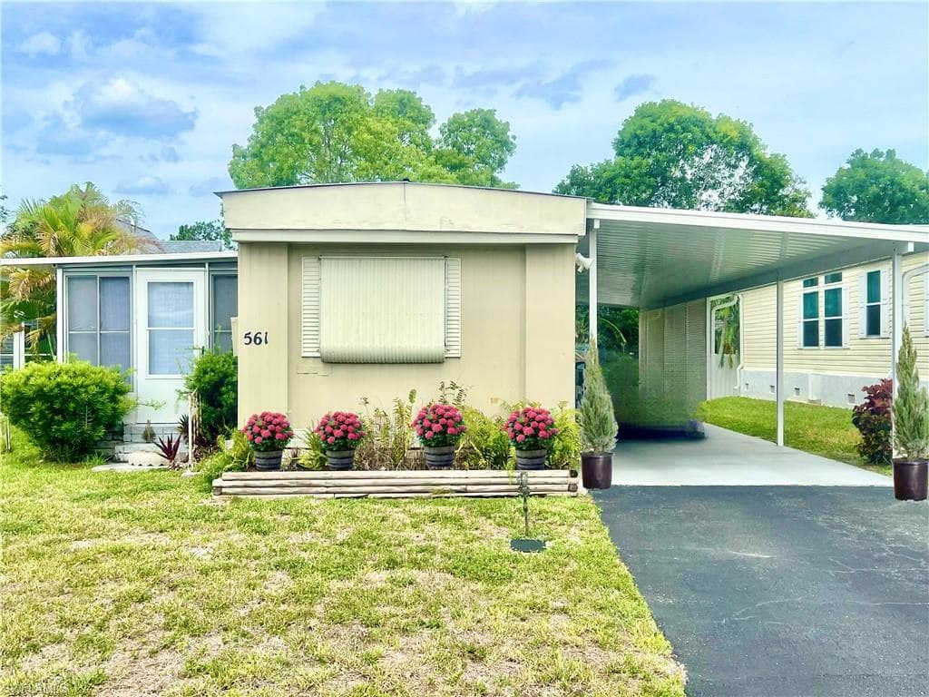 561 Cape Florida LN NAPLES, FL 34104