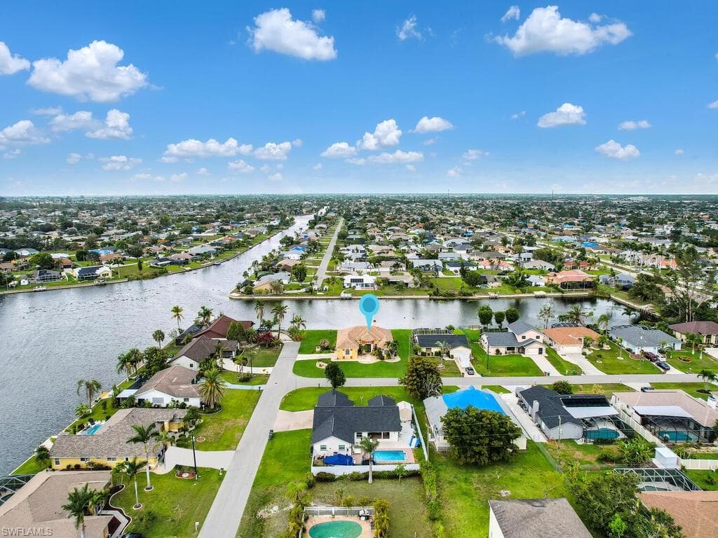 601 SE 21st ST CAPE CORAL, FL 33990