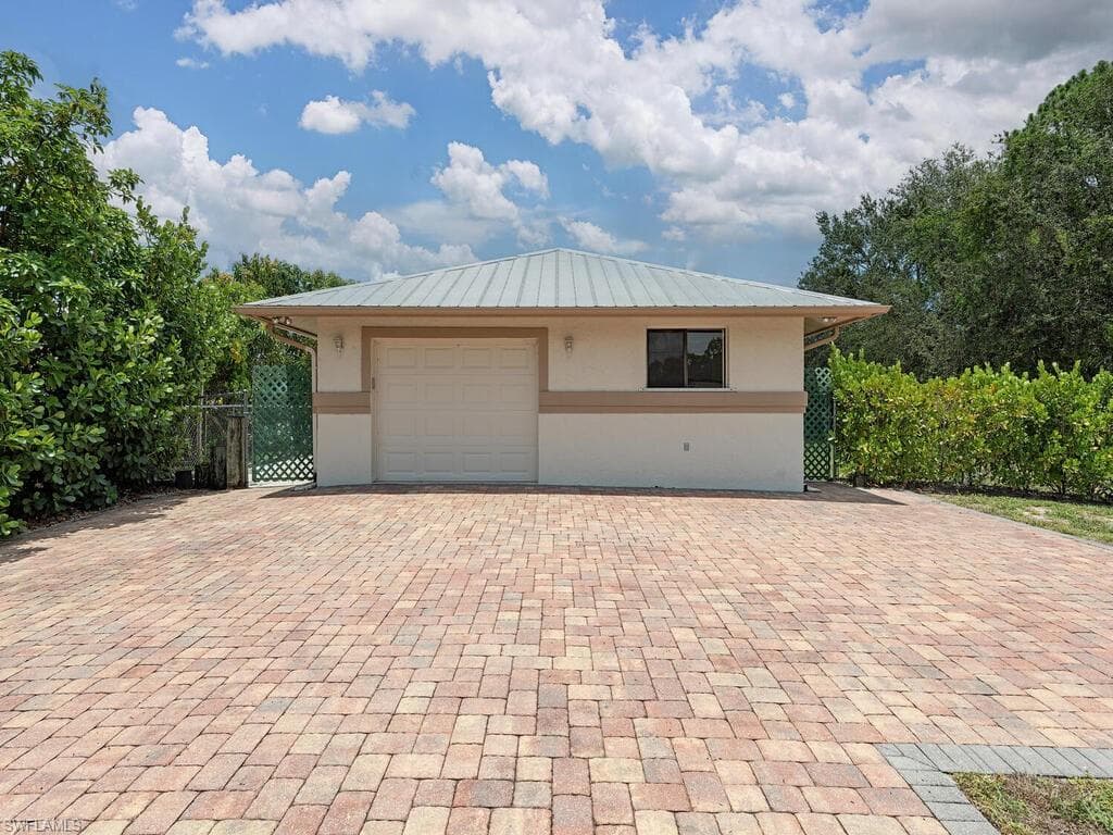 177 6th ST NAPLES, FL 34113