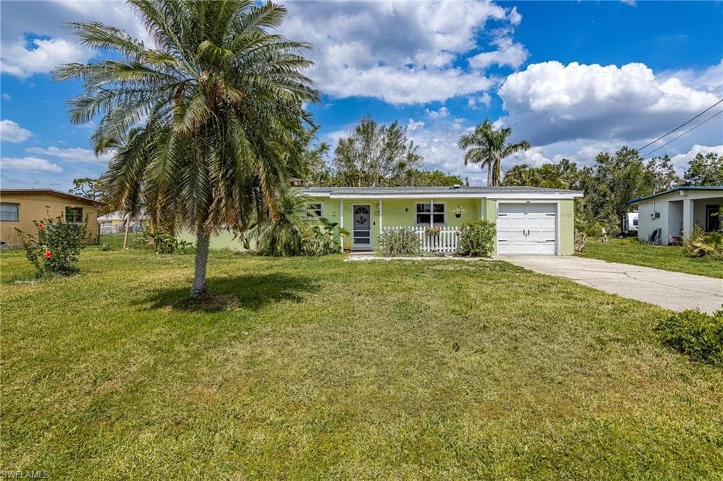 1376 Evalena LN NORTH FORT MYERS, FL 33917