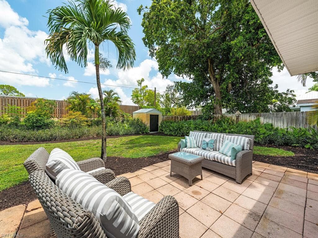 1347 Michigan AVE NAPLES, FL 34103