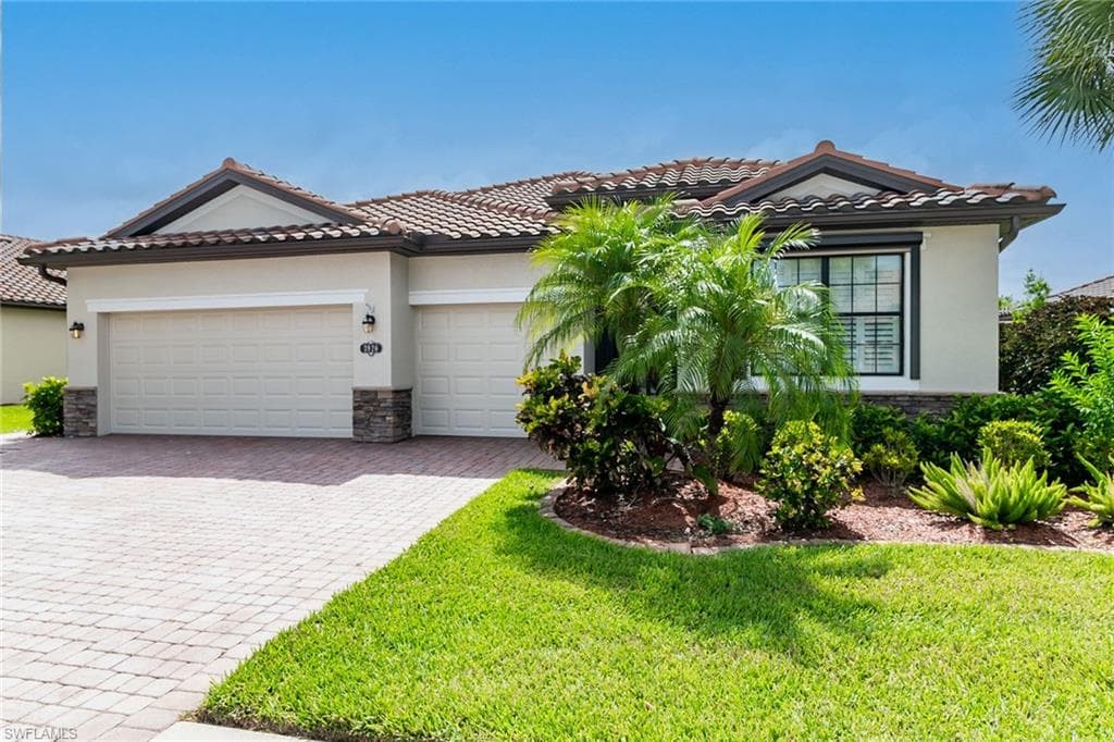 3926 Sapphire WAY NAPLES, FL 34114