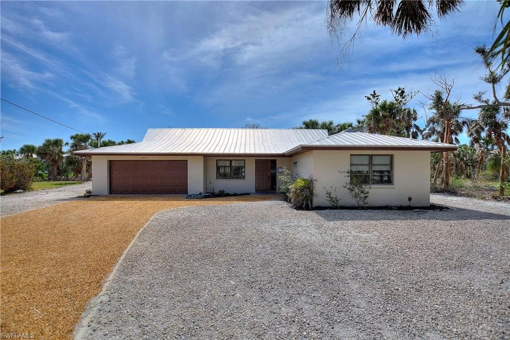3841 Coquina DR SANIBEL, FL 33957