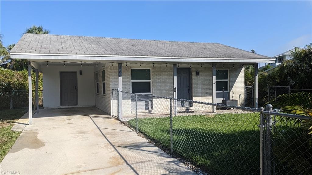 869 107th AVE N NAPLES, FL 34108
