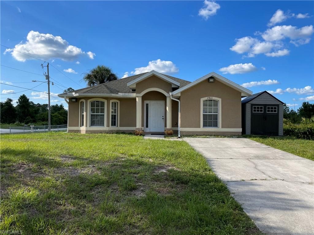 2801 E 9th ST LEHIGH ACRES, FL 33972