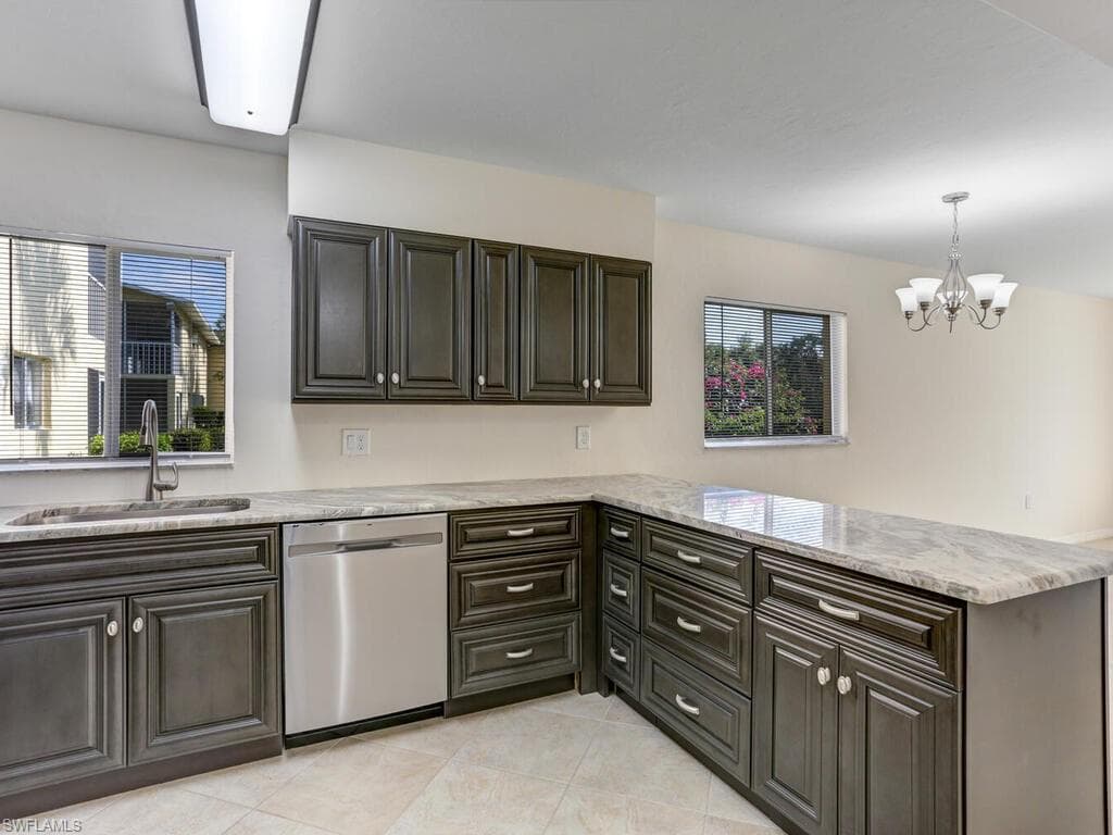8135 Country RD 103 FORT MYERS, FL 33919