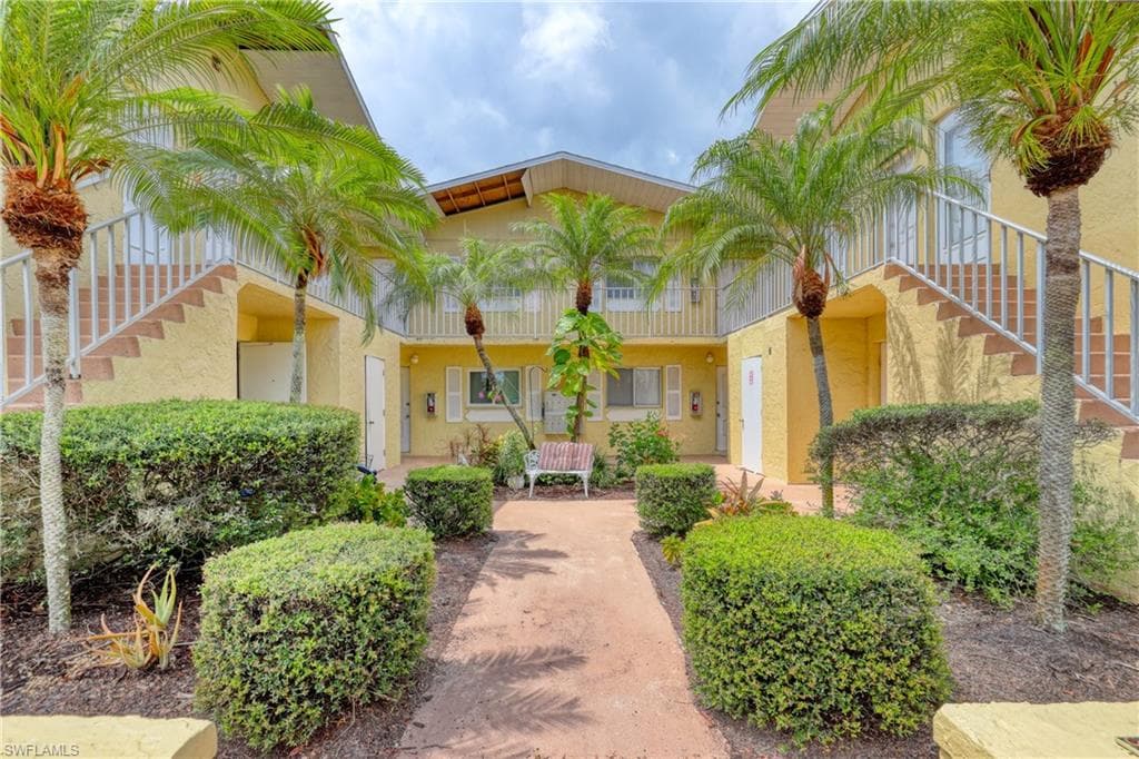 8109 Country RD 202 FORT MYERS, FL 33919