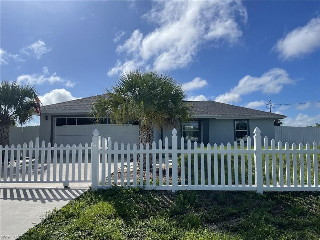 8014 OAKLEAF CIR LABELLE, FL 33935