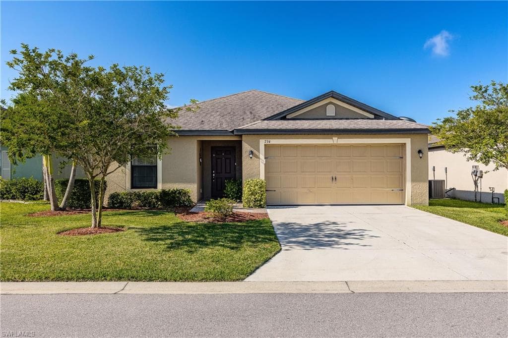 734 Center Lake ST LEHIGH ACRES, FL 33974