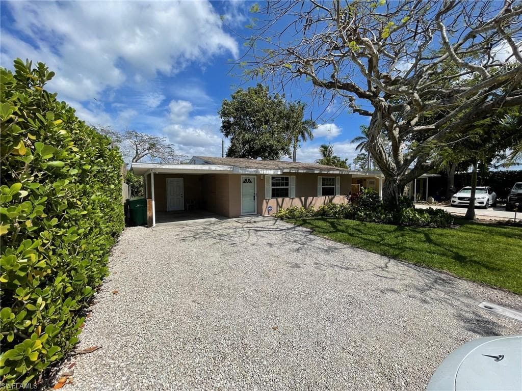 1061 Sperling AVE NAPLES, FL 34103