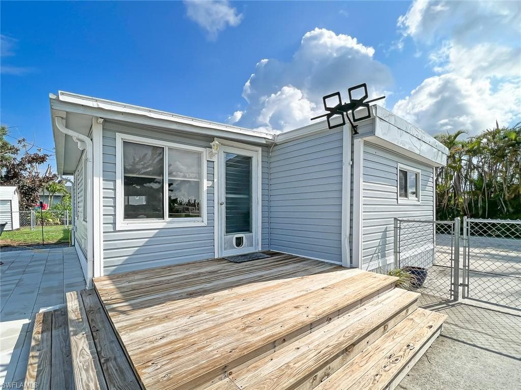 5110 Curlew DR ST. JAMES CITY, FL 33956