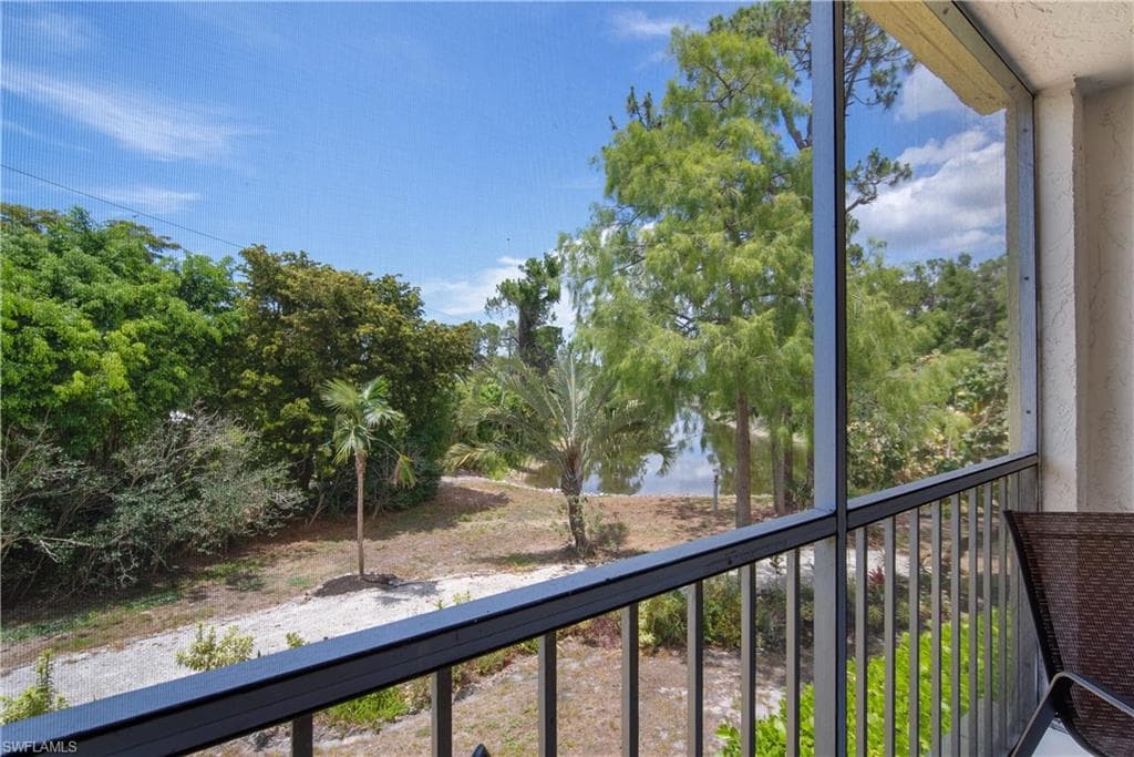 1001 Foxfire LN 206 NAPLES, FL 34104